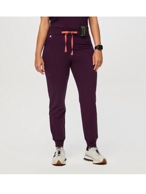 Figs Zamora Women’s Stretch Jogger Pants in Deep Plum